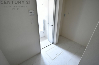 衣服の収納や脱ぎ着や整理整頓がしやすく、湿った衣類を乾燥させるスペースがありカビや臭いの発生を防ぎます。床の汚れを他の部屋に持ち込まず清潔を保つことができます。また快適な入浴環境の整備にも役立ちます。