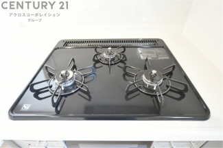 多数の調理器具を同時に使用でき、料理の効率化が可能。省エネで節約になり、様々な料理スタイルに適応できます。また、火力調整が独立しており、手入れや掃除もしやすく、今よりもっとお料理が楽しくなるかも。