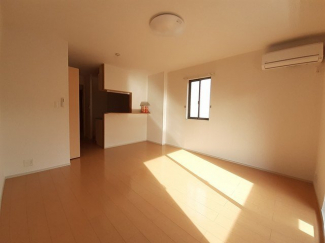 ゆったり過ごせる居間です