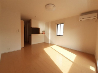 ゆったり過ごせる居間です