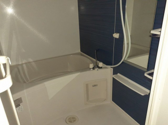 コンパクトで使いやすいお風呂です