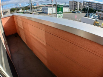 外からの目が気にならないバルコニーで洗濯物が干せます