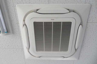 エアコン　残置物に付き、費用負担は入居時から全て借主負担