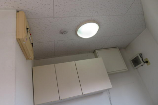 簡易電気温水器　残置物に付き、費用負担は入居時から全て借主負