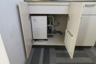 簡易電気温水器　残置物に付き、費用負担は入居時から全て借主負