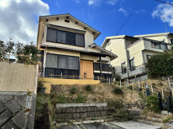 道路から高台になっています