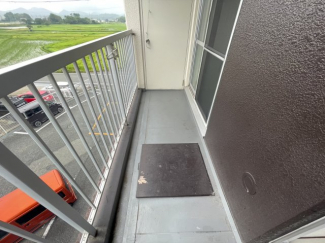 外からの目が気にならないバルコニーで洗濯物が干せます