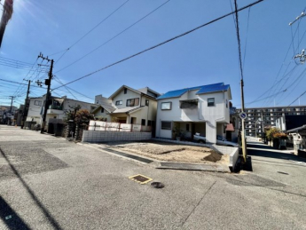 【前面道路含む現地写真】