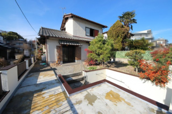 掘り込みガレージ上からの外観