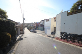 2025年12月撮影、前面道路