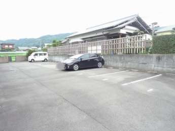 【駐車場】