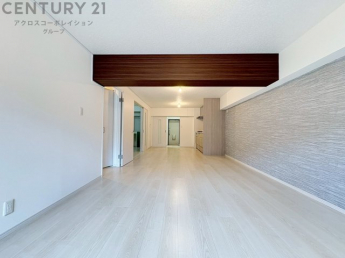 リビングダイニングは家族や友人とのコミュニケーションを楽しむ場所でくつろぎながら食事や会話を楽しめ、多目的に利用できリラックスできる空間です。家庭内の中心として機能し、快適な生活をサポートします。