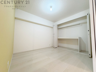 リラックスできるプライベート空間で、快適な睡眠をサポート。個人の好みに合わせたインテリアや寝具で心地良さを追求。プライベートな時間を過ごし、リフレッシュする場所におすすめです。
