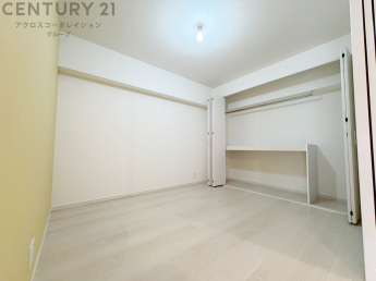 リラックスできるプライベート空間で、快適な睡眠をサポート。個人の好みに合わせたインテリアや寝具で心地良さを追求。プライベートな時間を過ごし、リフレッシュする場所におすすめです。
