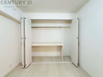 創造性や成長を促す遊びの空間を提供。学習や趣味に集中できる環境を整えます。個別のプライベートスペースは自己表現と自立心を育み、心地よい睡眠環境を整えリラックスできる場所を提供。