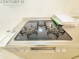 多数の調理器具を同時に使用でき、料理の効率化が可能。省エネで節約になり、様々な料理スタイルに適応できます。また、火力調整が独立しており、手入れや掃除もしやすく、今よりもっとお料理が楽しくなるかも。
