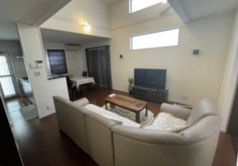 上部高天井になっており、開放感も高まり、採光も良好です
床暖房も完備しています。
乾燥もせず足元からじんわりと部屋全体を暖めてくれます