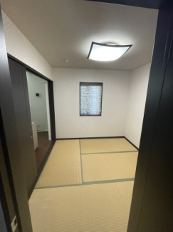 玄関横に位置している為、客間・来客用寝室として利用できます