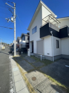 物件前面にスペースがあり2台駐車可能(車種によります)