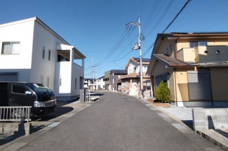 【前面道路含む現地写真】