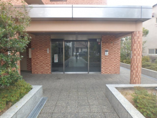 落ち着いたエントランスです