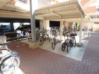 屋根付き駐輪スペースです