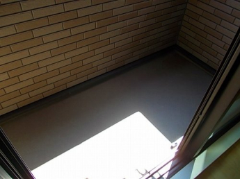 バルコニーからの眺めを楽しみながら食事をしませんか