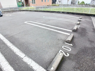 駐車場があるので、車を買う予定の方も安心です