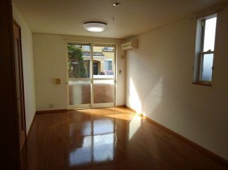 内装は落ち着いています