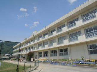 八幡浜市立宮内小学校まで490m