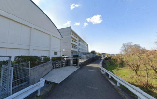 桑原中学校まで1760m