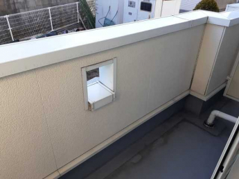 暖かな日差しのふりそそぐバルコニー