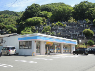 ローソン八幡浜松柏店まで241m