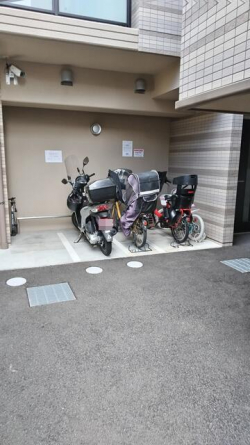 バイク置場　現在空き無し　料金月（８００円）