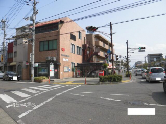 松山湯渡町郵便局まで165m