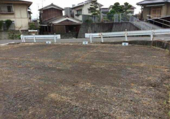 松山市鷹子町の駐車場の画像