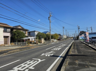 【前面道路含む現地写真】