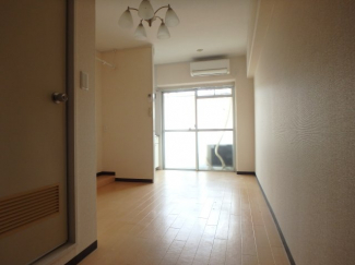 たっぷりの陽光に包まれる明るい住まい