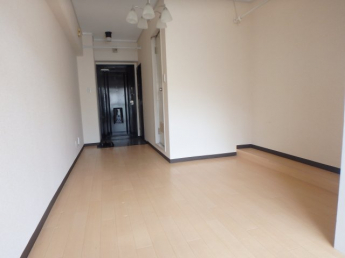 たっぷりの陽射しが射し込むお部屋です