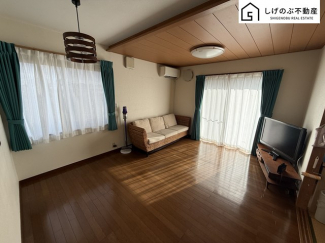 採光良好なリビングは、ご家族の憩いの空間。居心地の良い快適な安らぎの場所にもなりそうです。