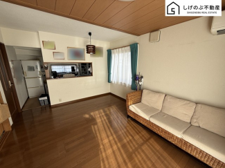 採光良好なリビングは、ご家族の憩いの空間。居心地の良い快適な安らぎの場所にもなりそうです。