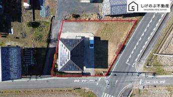 駐車5台可！
敷地ひろびろ♪
太陽光発電　5.9ｋW搭載
蓄電池あり