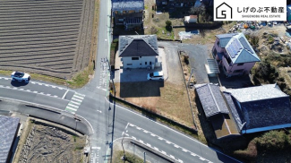 駐車5台可！
敷地ひろびろ♪
太陽光発電　5.9ｋW搭載
蓄電池あり