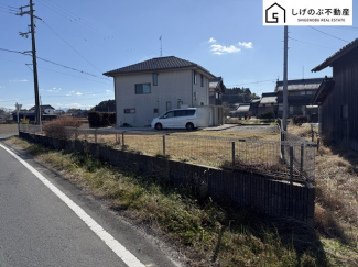 前面道路含む現地写真です。