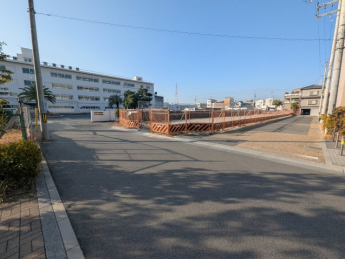 【前面道路含む現地写真】