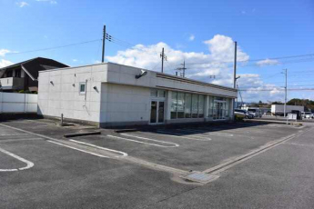 東側からの外観