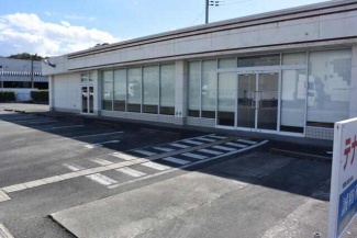 西側からの外観