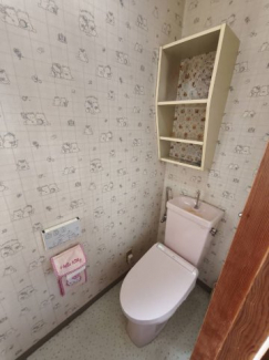 トイレ、AIで家具を一部加工ています