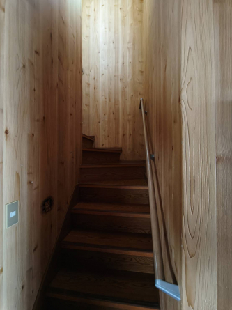 手すり付き階段