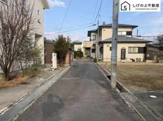 【前面道路含む現地写真】